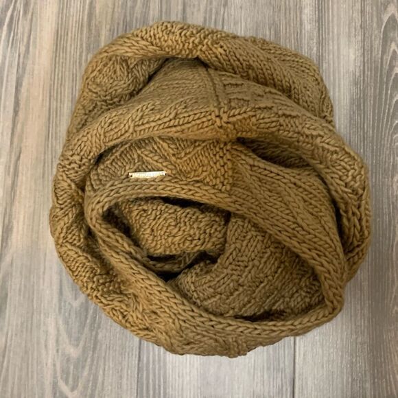 NWOT Michael Kors knit infinity scarf - Picture 1 of 4
